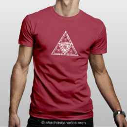 Camiseta con pintadera triangular