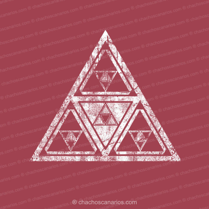 Camiseta con pintadera triangular
